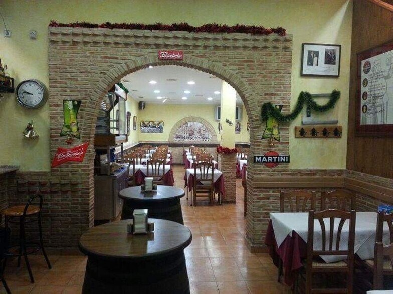 Calle de las Américas, Coslada, Madrid à vendre - Photo de l’immeuble – Image 1 sur 5