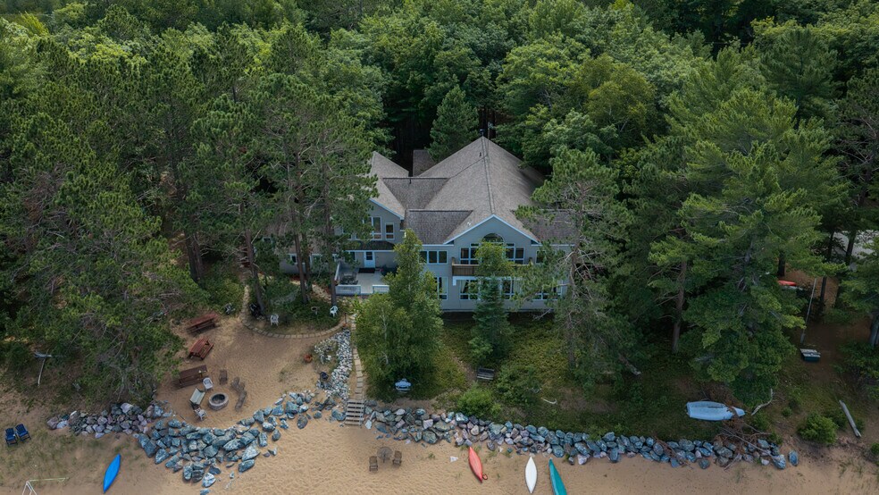 3702 Squaw Beach Rd, Big Bay, MI à vendre - Photo de l’immeuble – Image 2 sur 62