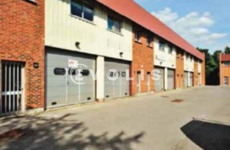 17 Rue Des Cerisiers, Lisses à louer - Photo de l’immeuble – Image 1 sur 2