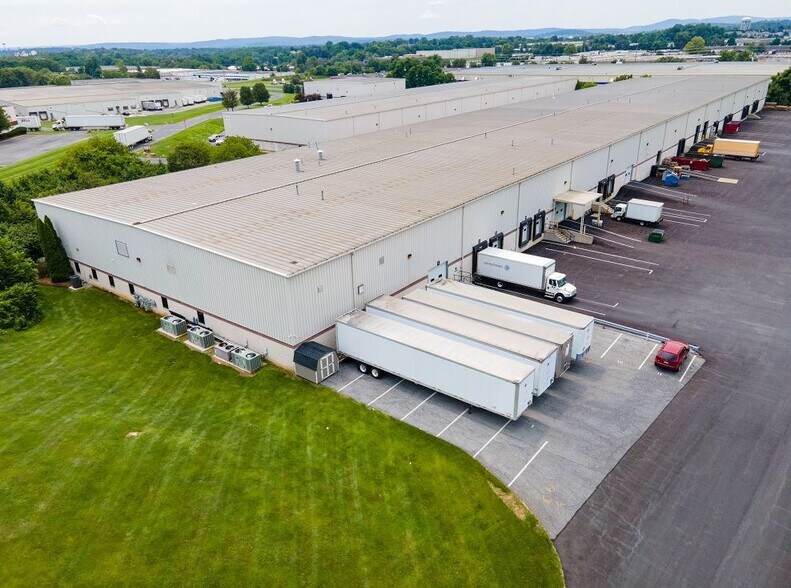 100 Corporate Dr, Reading, PA à louer - Photo de l’immeuble – Image 3 sur 18