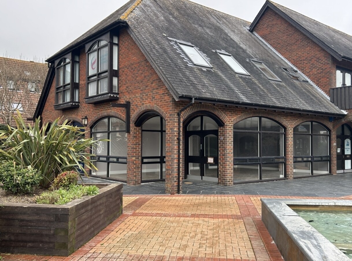 12-27 Shamrock Way, Southampton à louer Photo principale– Image 1 sur 4