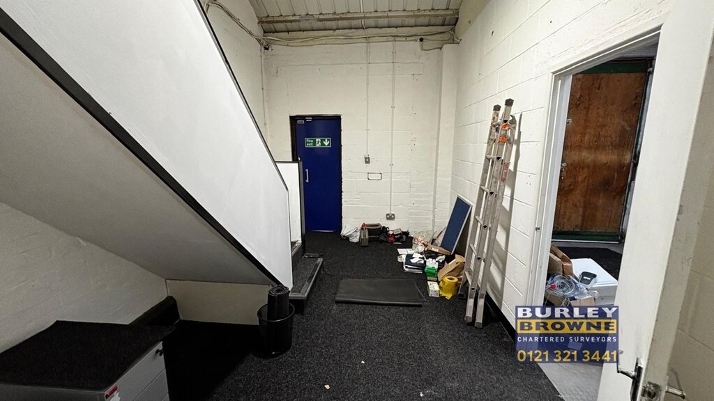 Unit 3, 17 Reddicap, Sutton Coldfield, WMD - Lot 3 -  - Photo intérieure - Image 1 of 7