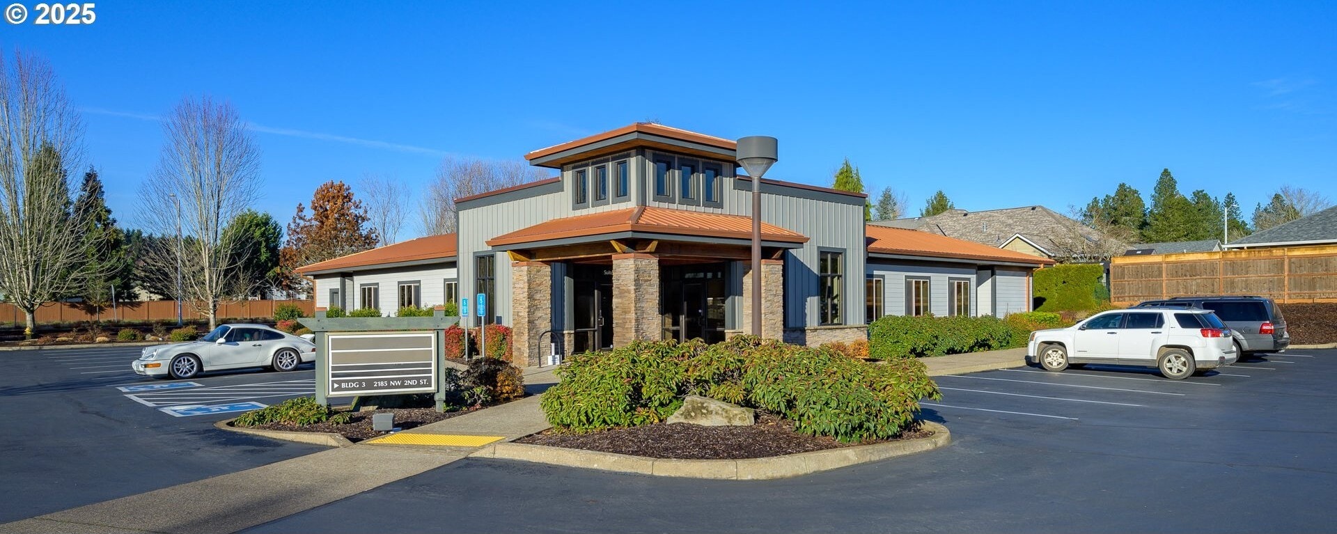 2185 NW 2nd St, Mcminnville, OR à louer Photo de l’immeuble– Image 1 sur 7