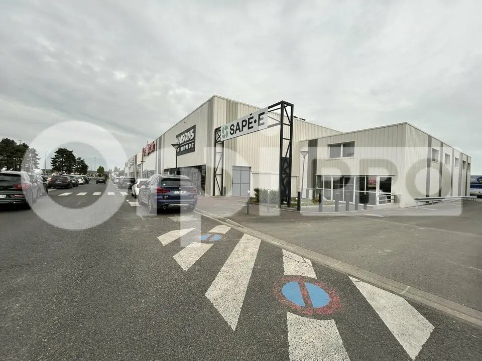 Local commercial dans Compiègne à louer Photo de l’immeuble– Image 1 sur 5