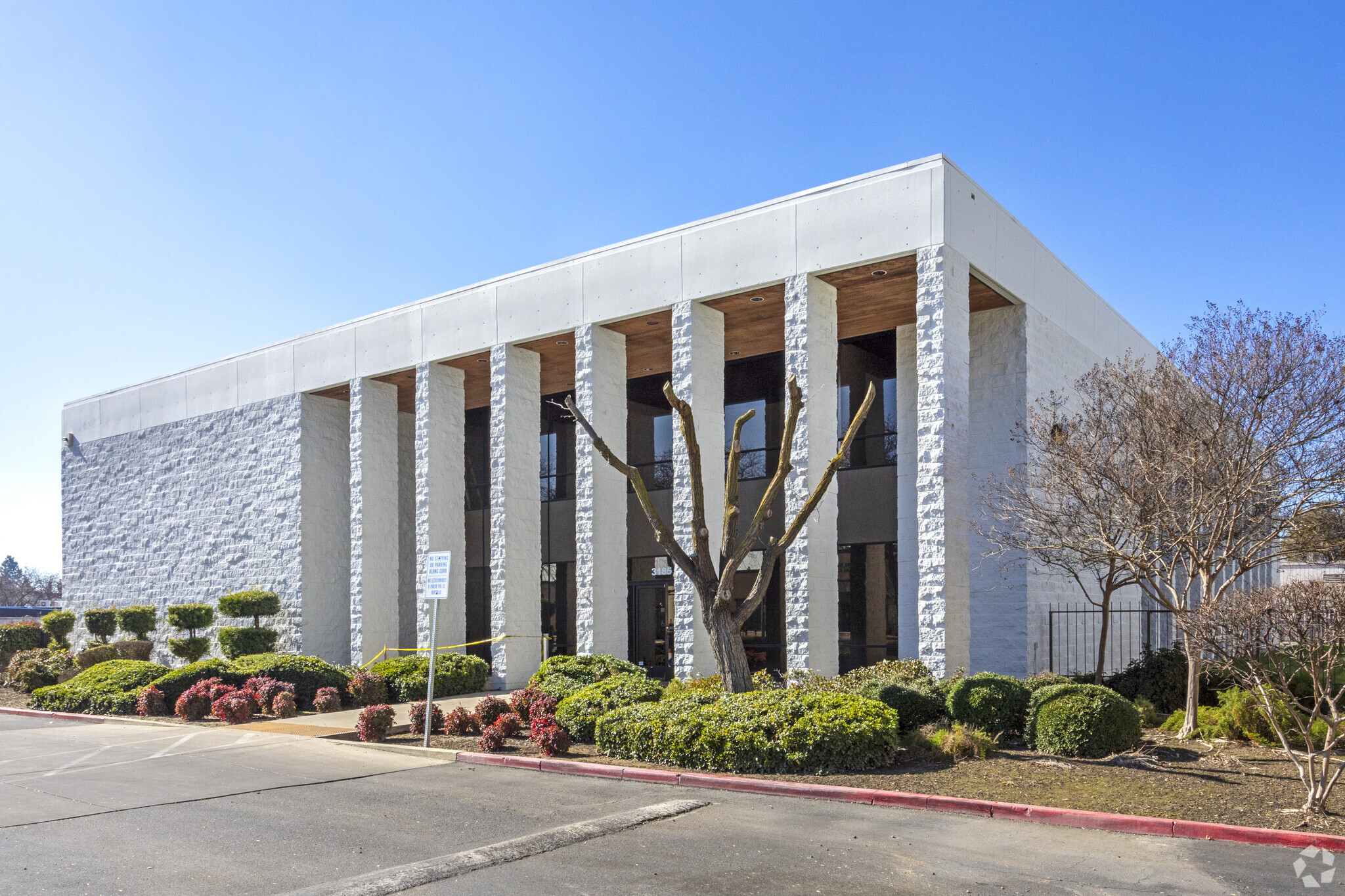 3185 M St, Merced, CA à louer Photo de l’immeuble– Image 1 sur 26
