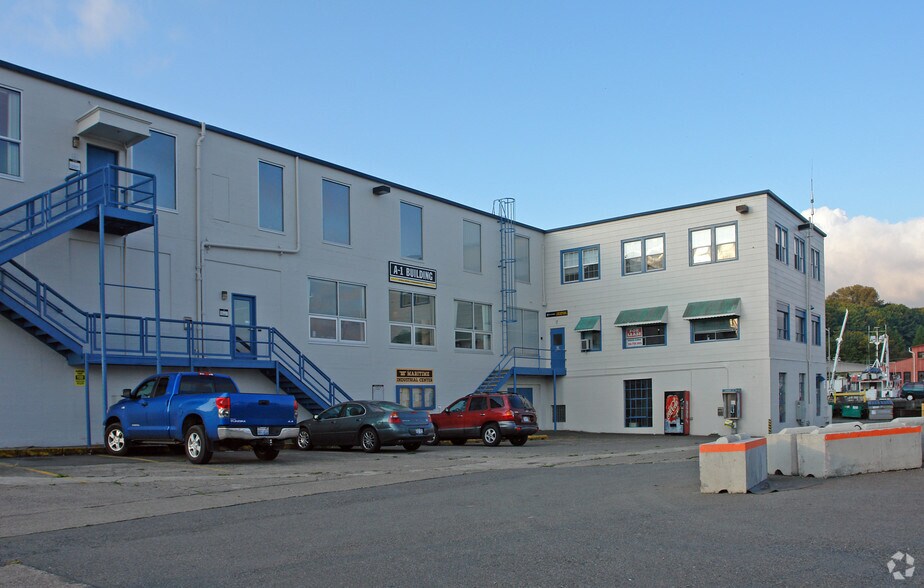 2700 W Commodore Way, Seattle, WA à louer - Photo de l’immeuble – Image 3 sur 3