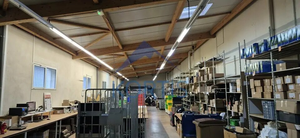 Local d'activités dans Charnay-lès-Mâcon à vendre - Photo intérieure – Image 2 sur 5