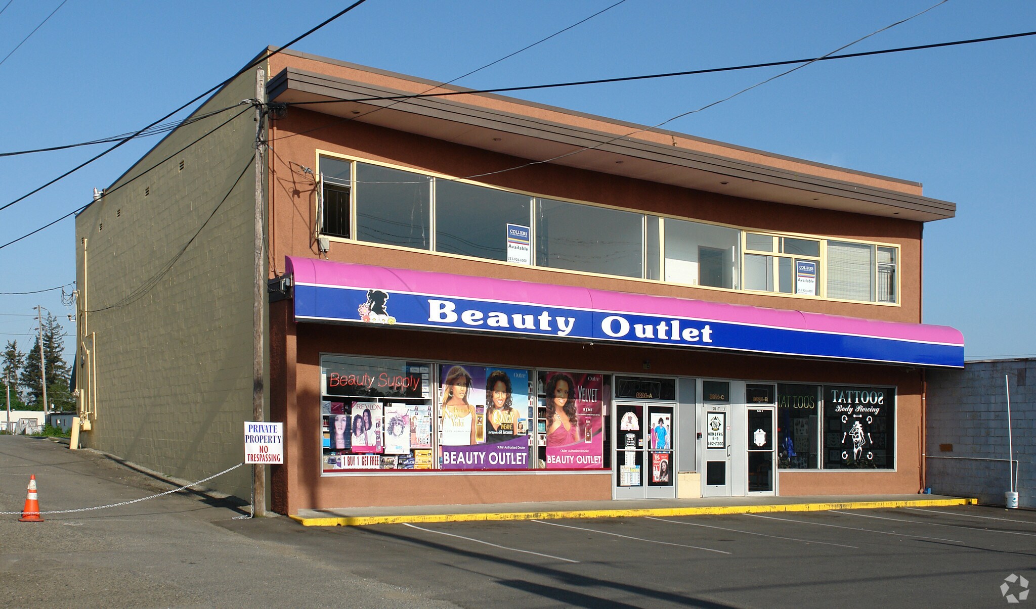 8024 S Tacoma Way, Lakewood, WA à louer Photo principale– Image 1 sur 3