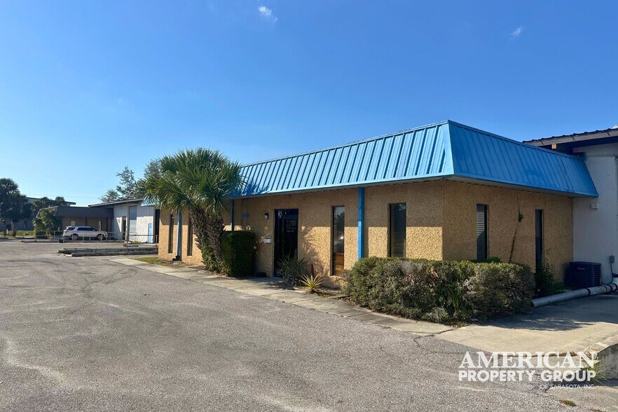 2209 Industrial Blvd, Sarasota, FL à vendre - Photo de l’immeuble – Image 1 sur 10