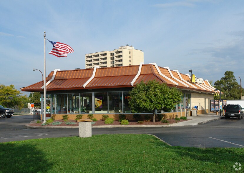 265-315 Upper Falls Blvd, Rochester, NY à louer - Photo principale – Image 2 sur 4