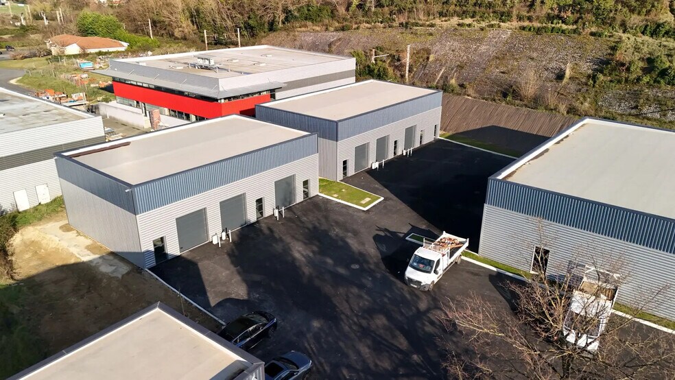 Local d'activités dans Bassens à vendre - Photo de l’immeuble – Image 1 sur 7