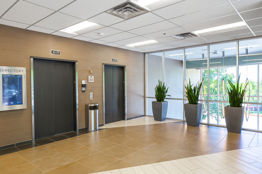 520 Medical Dr, Bountiful, UT à louer - Hall d’entrée – Image 3 sur 8