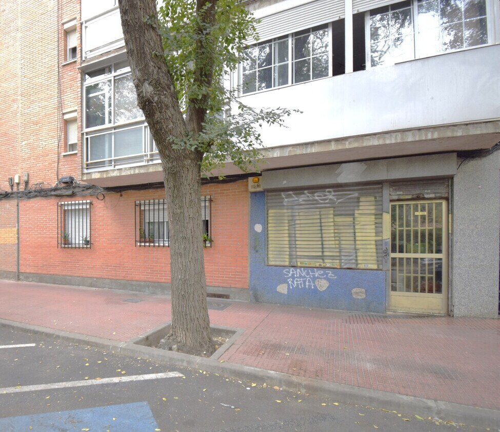 Local commercial dans Alcalá de Henares, Madrid à louer Photo de l’immeuble– Image 1 sur 4