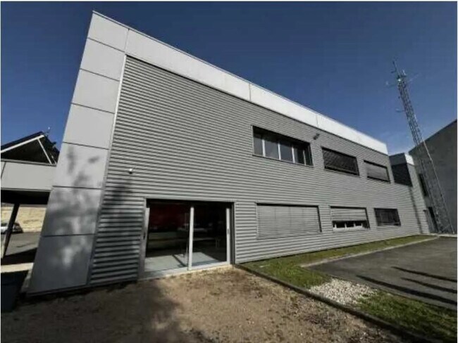 Plus de détails pour Local d’activités à vendre