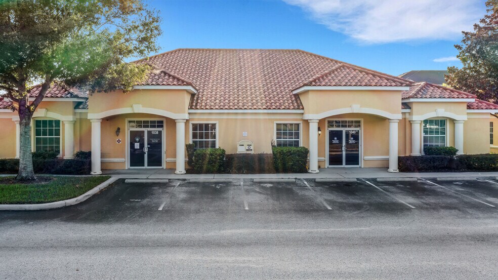 1038-1040 E Brandon Blvd, Brandon, FL à louer - Photo de l’immeuble – Image 2 sur 10