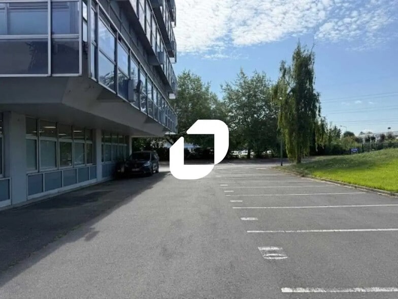 Bureau dans Osny à louer - Photo de l’immeuble – Image 2 sur 5