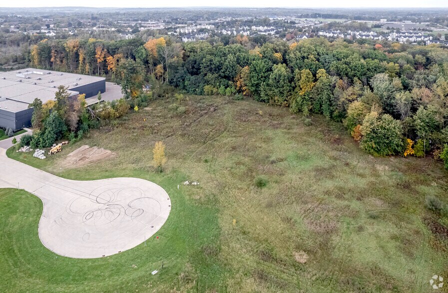 Cartier Dr, Wixom, MI à vendre - Photo principale – Image 1 sur 4