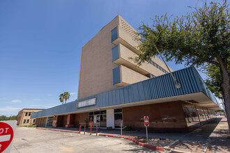 600 San Bernardo Ave, Laredo, TX à louer Photo de l’immeuble– Image 2 sur 4