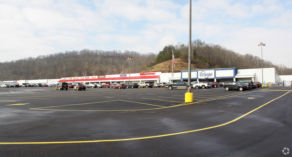 215 Crossings Mall Rd, Elkview, WV à louer - Photo principale – Image 1 sur 12