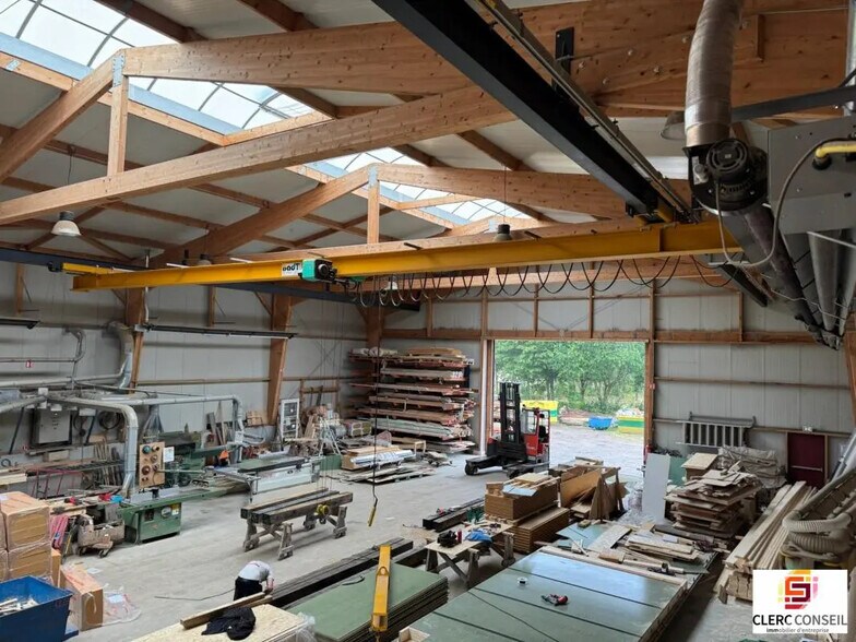 Local d’activités dans Eslettes à louer - Photo de l’immeuble – Image 1 sur 18