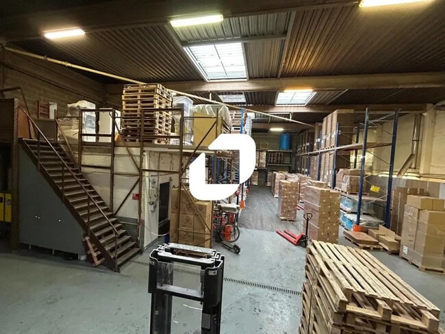 Plus de détails pour Local d’activités à vendre