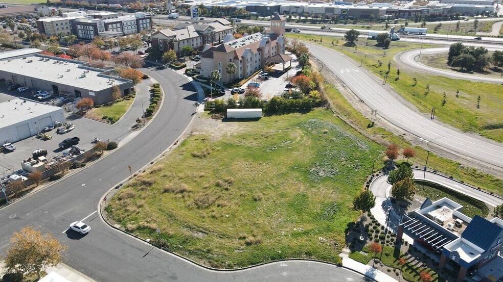 2040 Trade Ct, Woodland, CA à vendre - Aérien – Image 2 sur 7