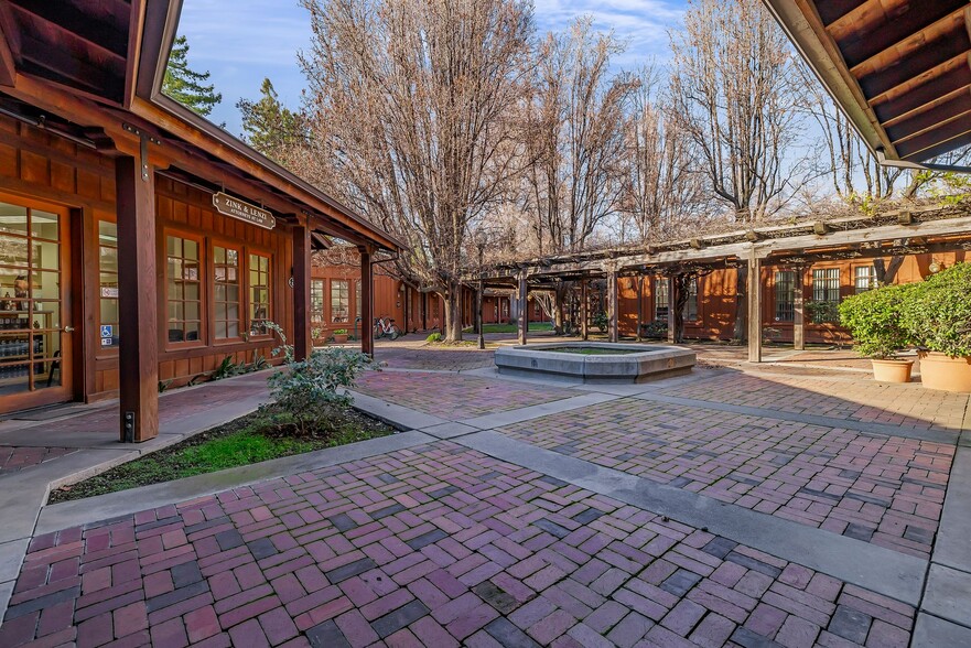 250 Vallombrosa Ave, Chico, CA à louer - Photo de l’immeuble – Image 2 sur 4