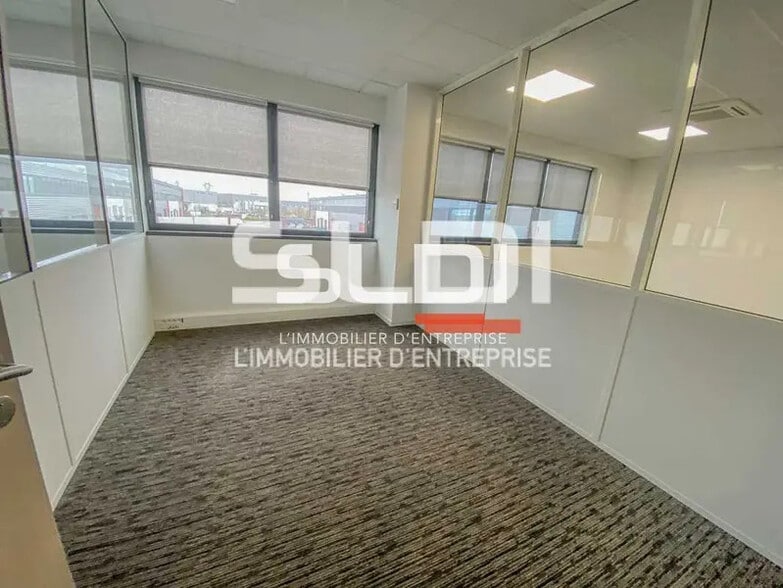 160 Avenue Henri Schneider, Meyzieu à louer - Photo intérieure – Image 2 sur 9