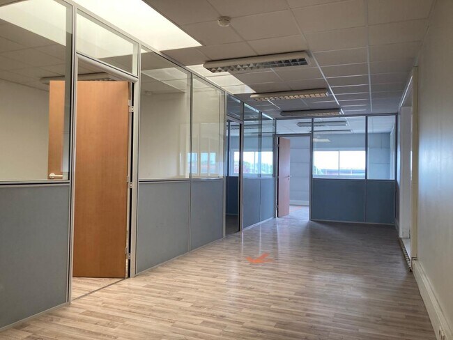 Plus de détails pour Bureau à louer