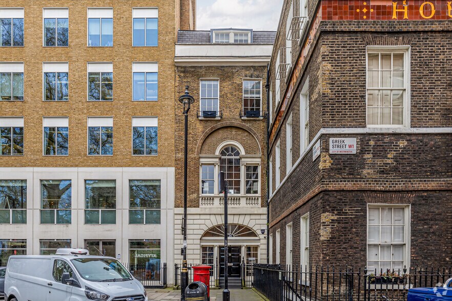 26-26A Soho Sq, Londres à vendre - Photo principale – Image 1 sur 4