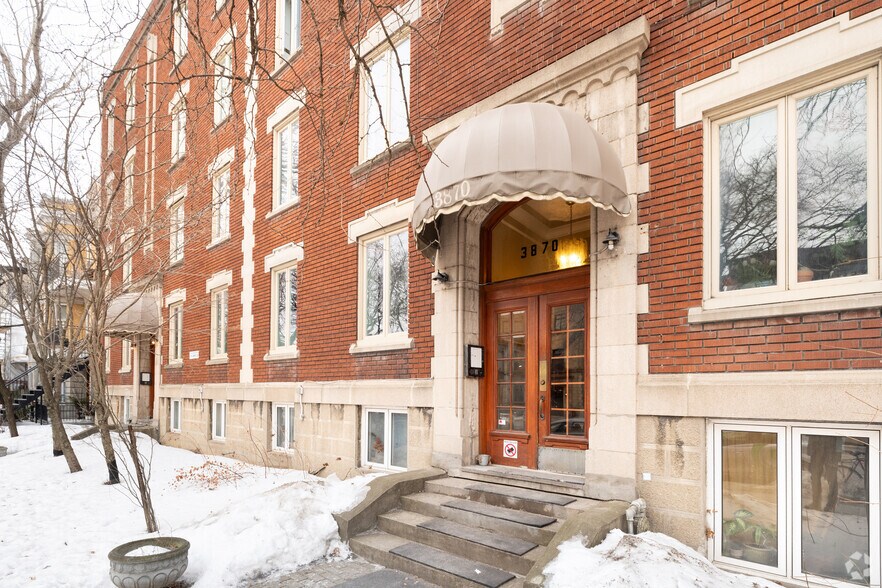 3870 Rue Saint-Hubert, Montréal, QC à vendre - Photo de l’immeuble – Image 3 sur 3