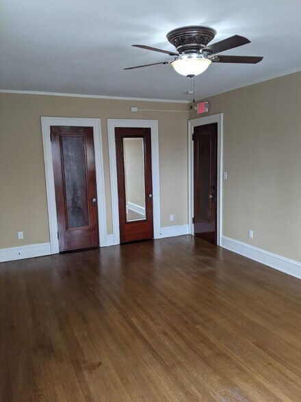 13443 Detroit Ave, Lakewood, OH à louer - Photo intérieure – Image 3 sur 18