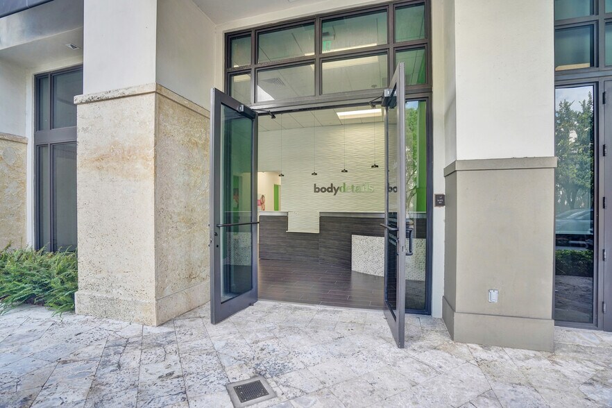 301 Altara Ave, Coral Gables, FL à vendre - Photo de l’immeuble – Image 2 sur 17
