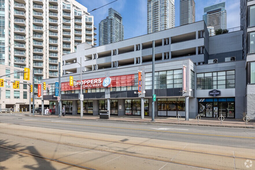 390 Queens Quay W, Toronto, ON à louer - Photo de l’immeuble – Image 2 sur 2