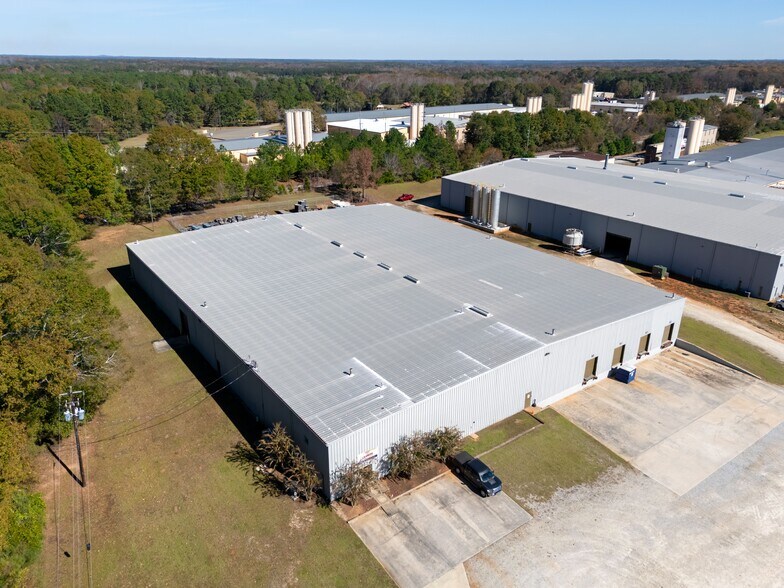 754 E Hightower Trl, Social Circle, GA à louer - Photo de l’immeuble – Image 3 sur 10