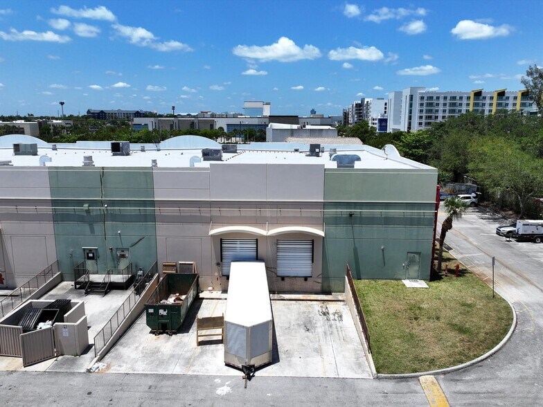 73 SW 12th Ave, Dania Beach, FL à vendre - Photo de l’immeuble – Image 3 sur 47