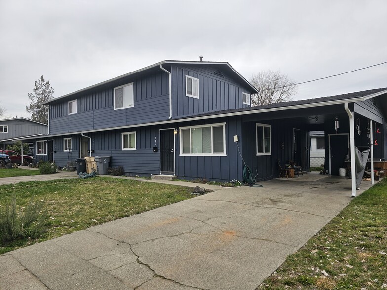702 SE 9th St, Grants Pass, OR à vendre - Photo de l’immeuble – Image 3 sur 17