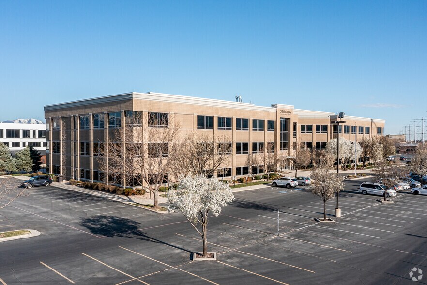 10619 S Jordan Gtwy, South Jordan, UT à louer - Photo principale – Image 1 sur 18