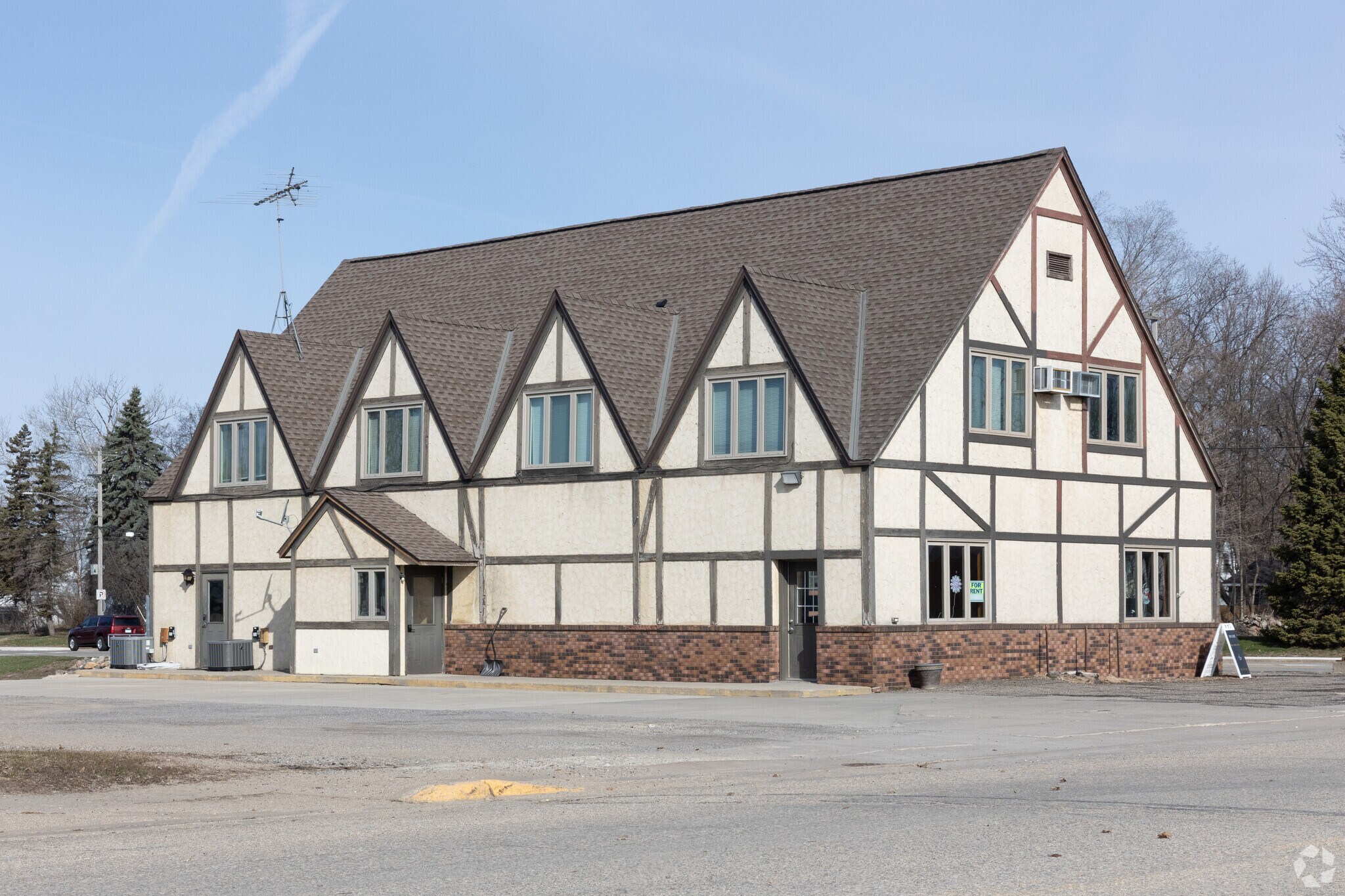 400-410 Parker Ave W, Dassel, MN à louer Photo principale– Image 1 sur 3