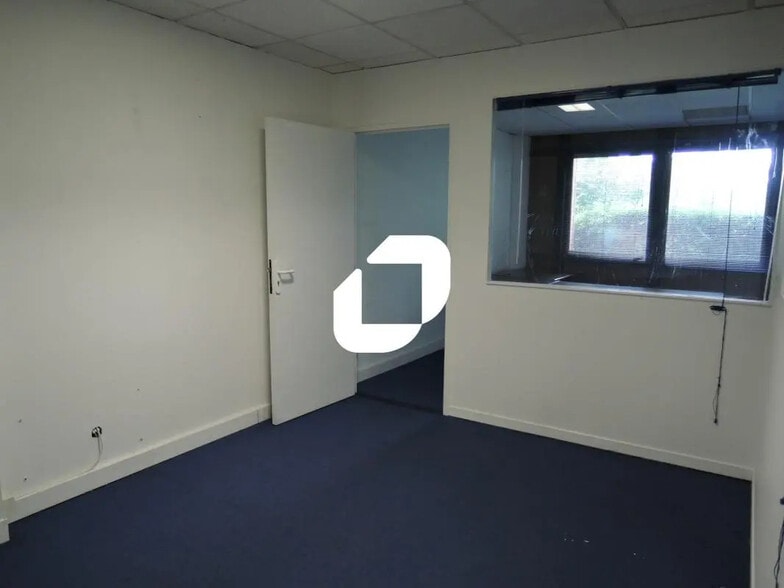 Bureau dans Croissy-Beaubourg à louer - Photo intérieure – Image 2 sur 5