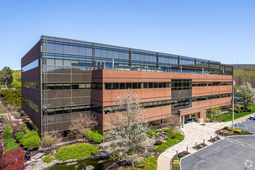 100 Baltimore Dr, Wilkes Barre, PA à louer - Photo de l’immeuble – Image 1 sur 5