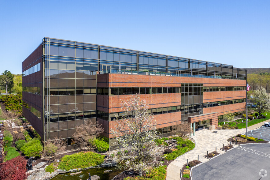 100 Baltimore Dr, Wilkes Barre, PA à louer - Photo de l’immeuble – Image 2 sur 6