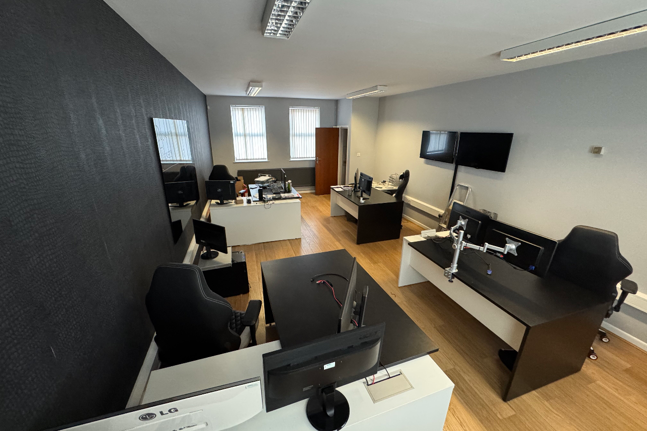 11-21 St Marys Pl, Bury, LAN BL9 0DZ - Lot 21 -  - Photo intérieure - Image 1 of 4