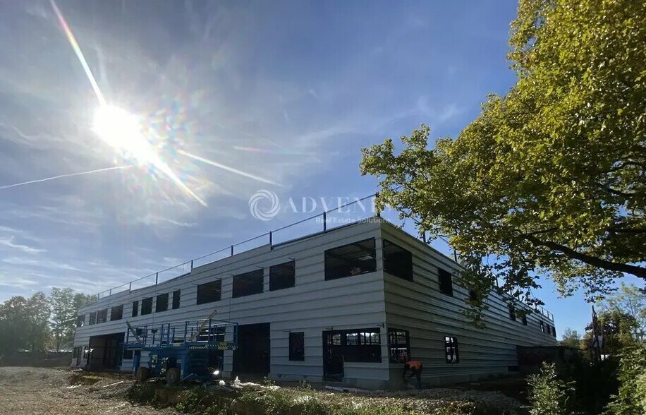 Local d'activités dans Buc à vendre - Photo de l’immeuble – Image 1 sur 9