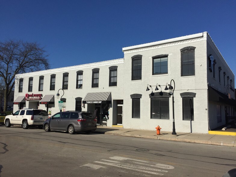 105 Jackson Ave, Naperville, IL à louer - Photo de l’immeuble – Image 2 sur 7