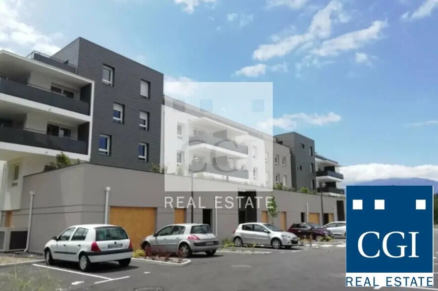 Local d’activités dans Meylan à louer - Photo de l’immeuble – Image 2 sur 10