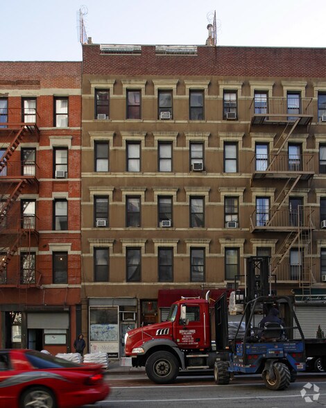 1750 First Ave, New York, NY à louer - Photo de l’immeuble – Image 2 sur 11
