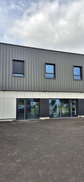 Bureau dans Chazay-d'Azergues à louer - Photo de l’immeuble – Image 2 sur 5