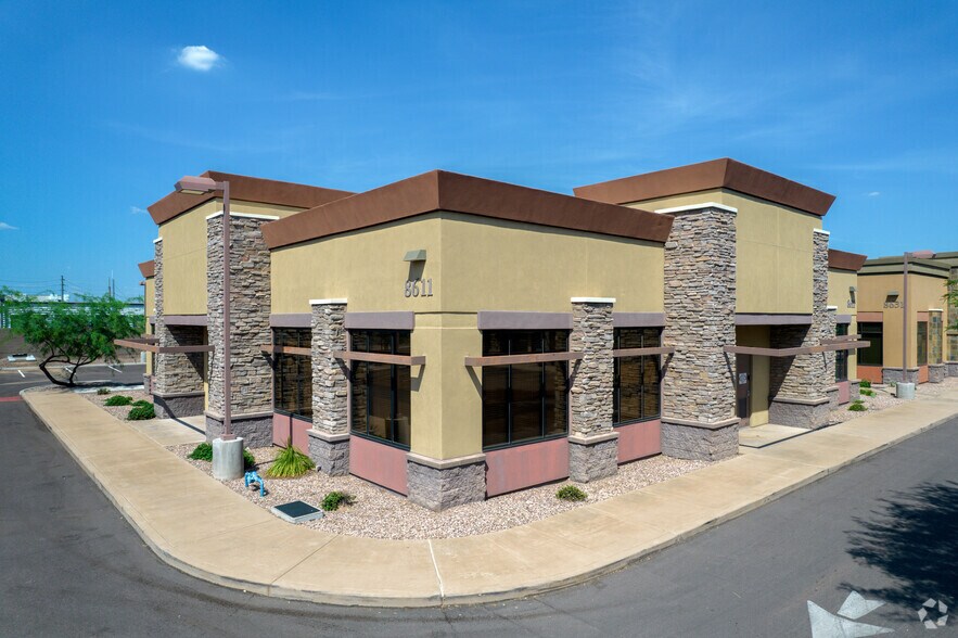 8611 S Priest Dr, Tempe, AZ à louer - Photo de l’immeuble – Image 1 sur 10