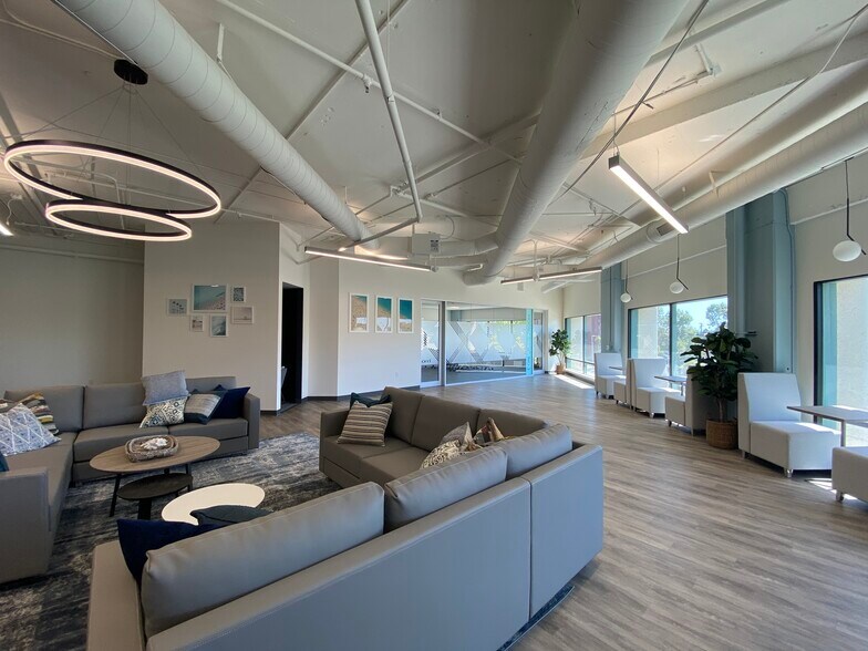 17011 beach Blvd, Huntington Beach, CA à louer - Photo intérieure – Image 3 sur 13